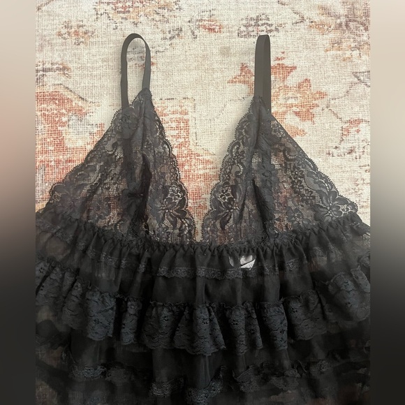 Victoria’s Secret lace lingerie - Picture 4 of 7